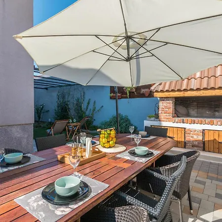 Beautiful In With Wifi Holiday home Biograd Na Moru