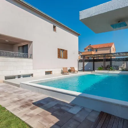 Cozy In With Sauna Дом отдыха Биоград-на-Мору