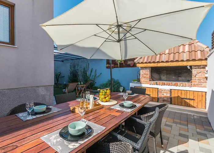 Cozy In With Sauna Дом отдыха Биоград-на-Мору